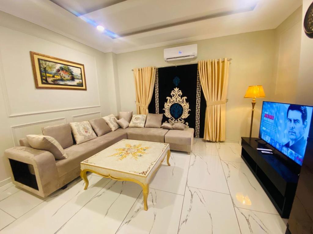 Holidazzle Serviced Apartments Bahria Town Rawalpindi Exterior foto