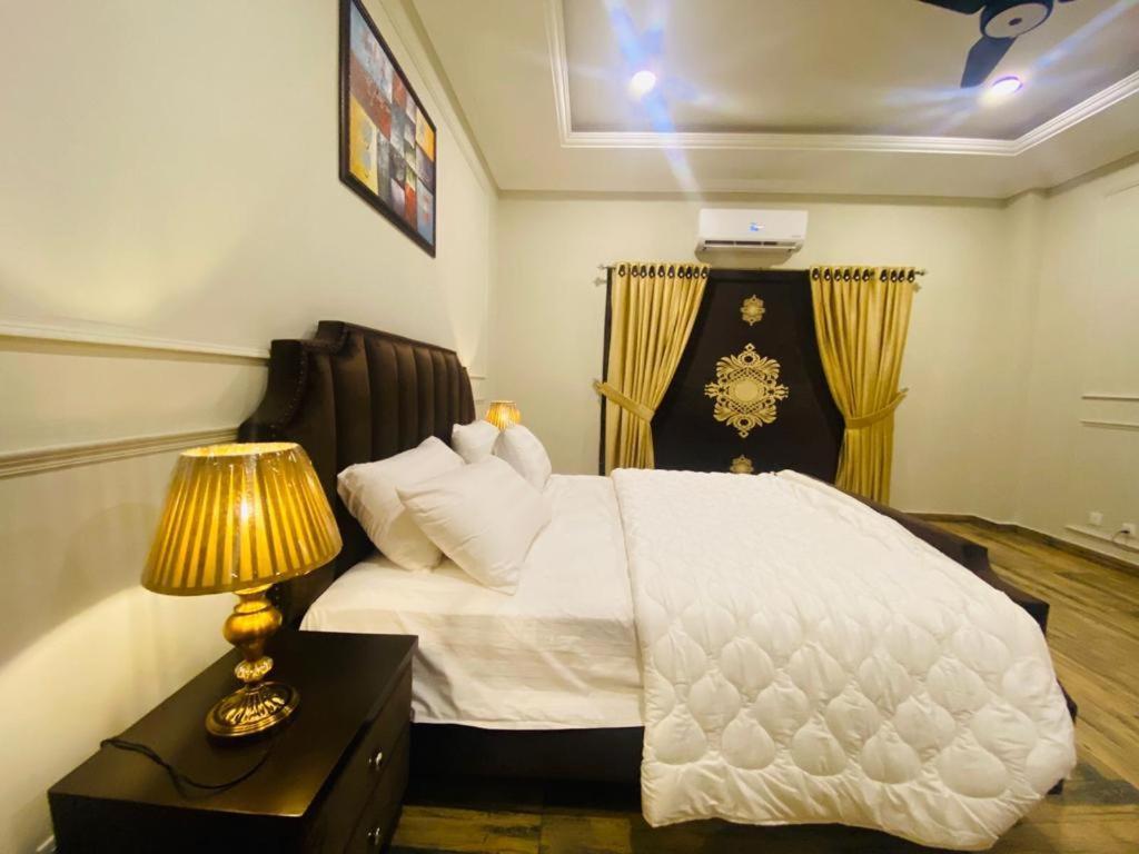 Holidazzle Serviced Apartments Bahria Town Rawalpindi Exterior foto