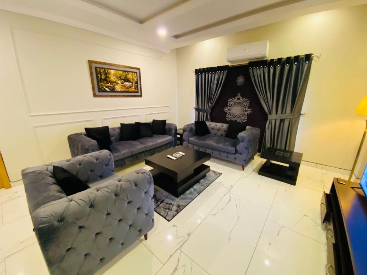 Holidazzle Serviced Apartments Bahria Town Rawalpindi Exterior foto