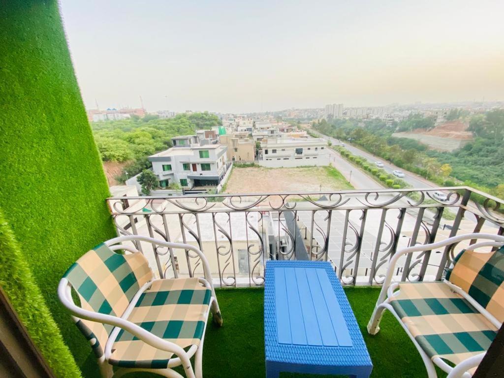 Holidazzle Serviced Apartments Bahria Town Rawalpindi Exterior foto