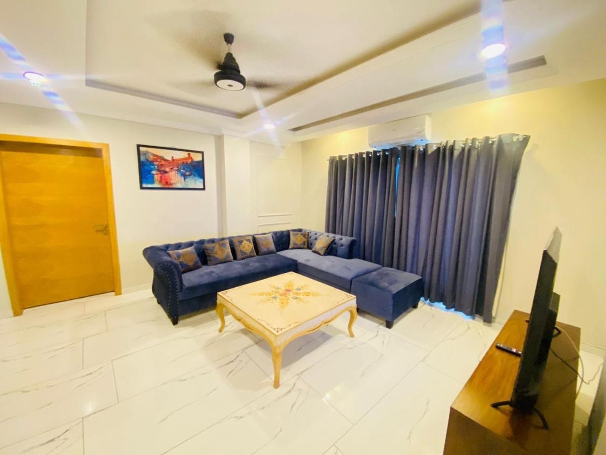 Holidazzle Serviced Apartments Bahria Town Rawalpindi Exterior foto