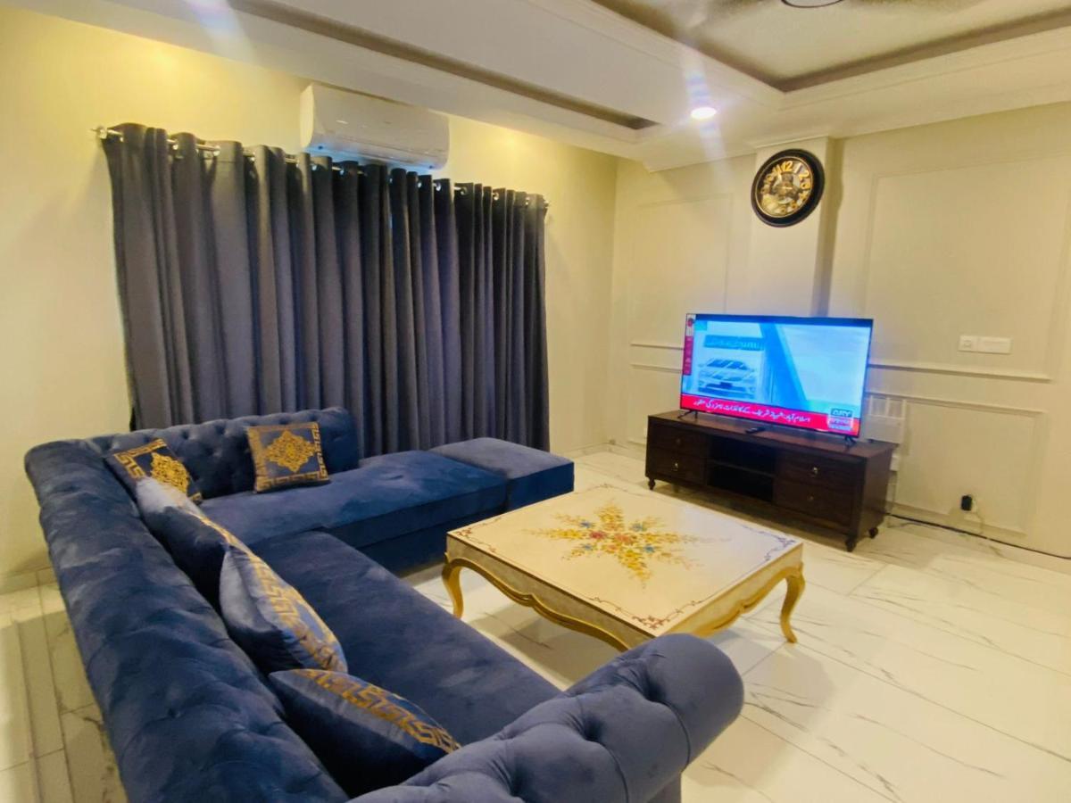 Holidazzle Serviced Apartments Bahria Town Rawalpindi Exterior foto