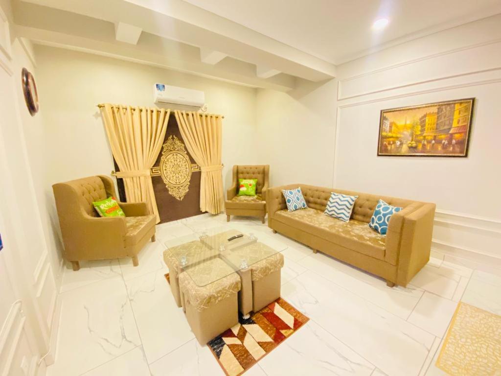 Holidazzle Serviced Apartments Bahria Town Rawalpindi Exterior foto