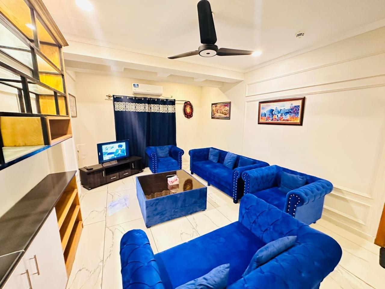 Holidazzle Serviced Apartments Bahria Town Rawalpindi Quarto foto