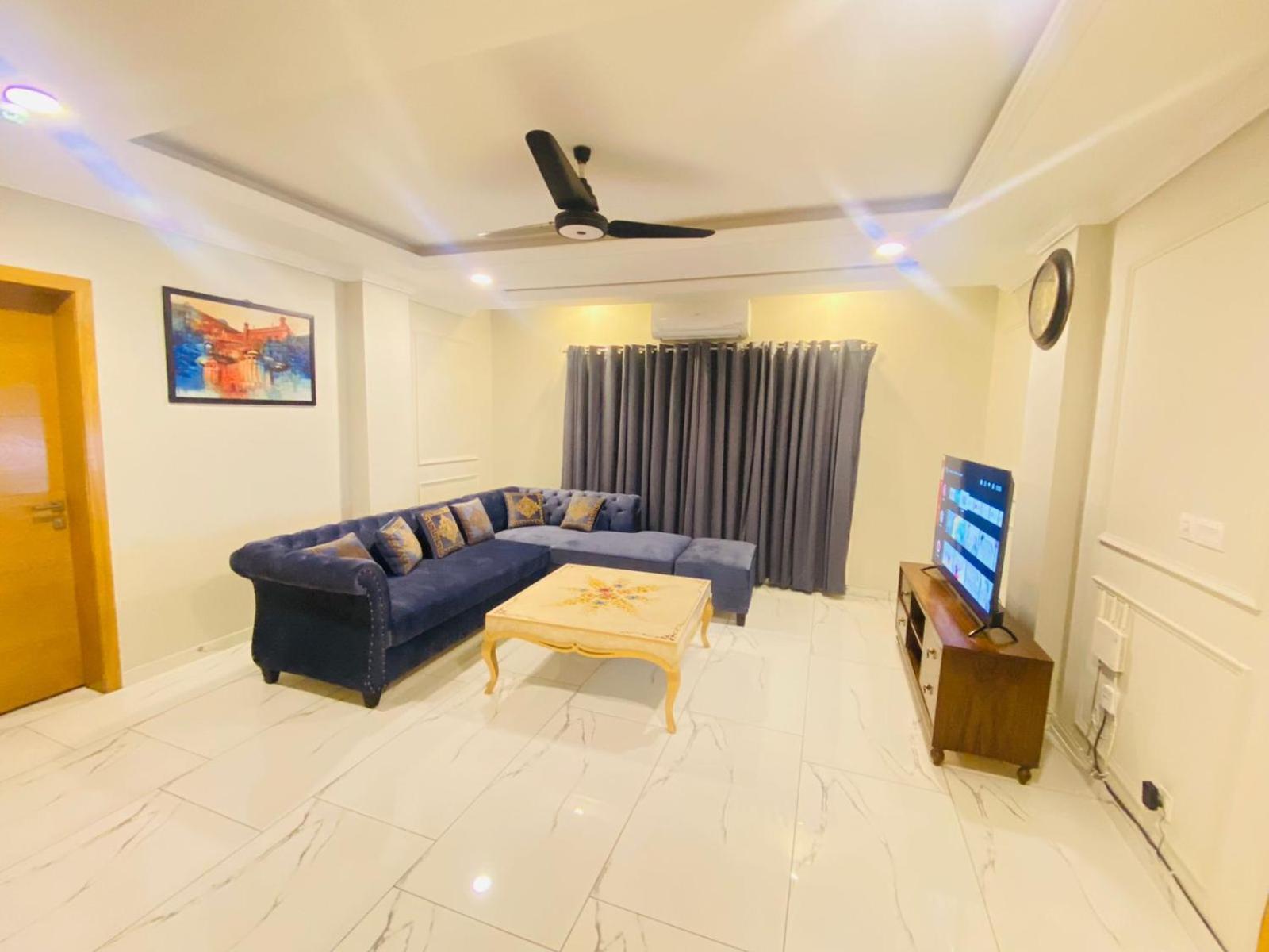 Holidazzle Serviced Apartments Bahria Town Rawalpindi Quarto foto